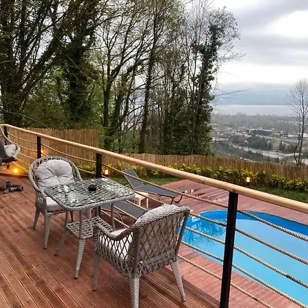 Upside Bungalov *